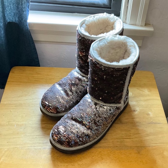 UGG Sequin Boots Size 7 - Picture 1 of 6